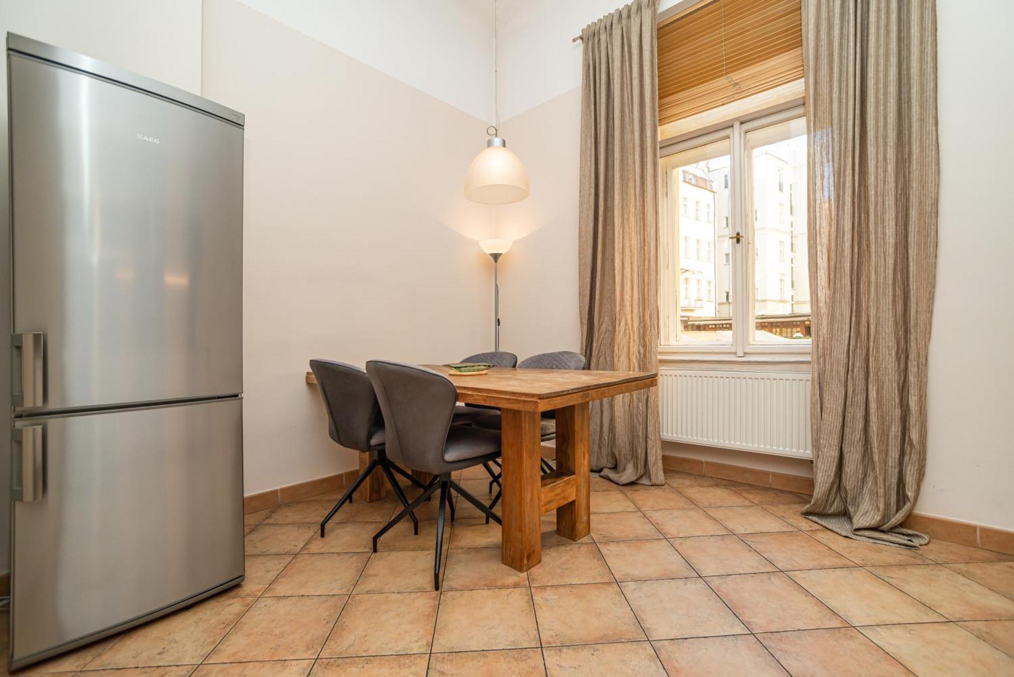 Large And Modern Apartment In The Heart Of Praga Exterior foto