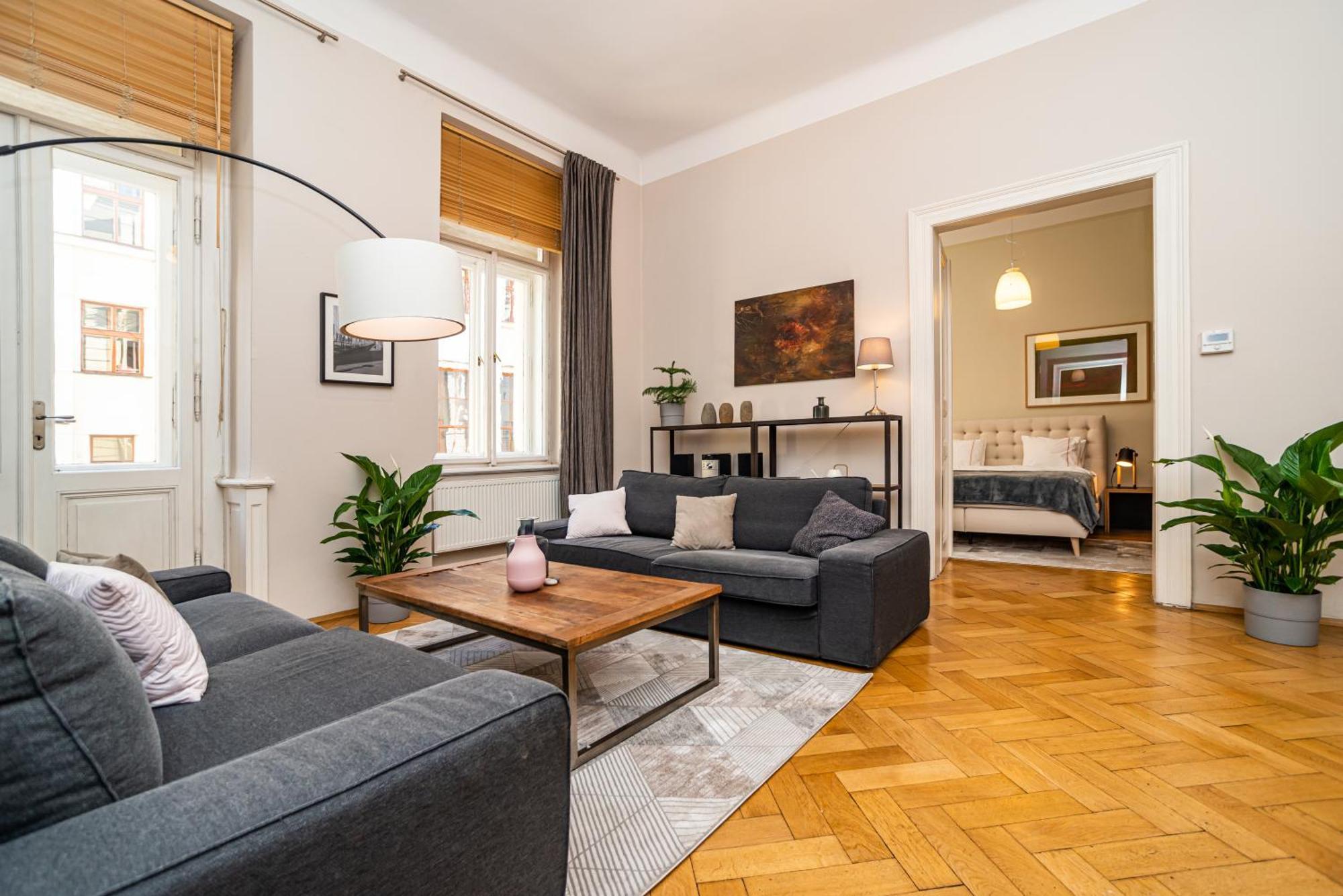 Large And Modern Apartment In The Heart Of Praga Exterior foto
