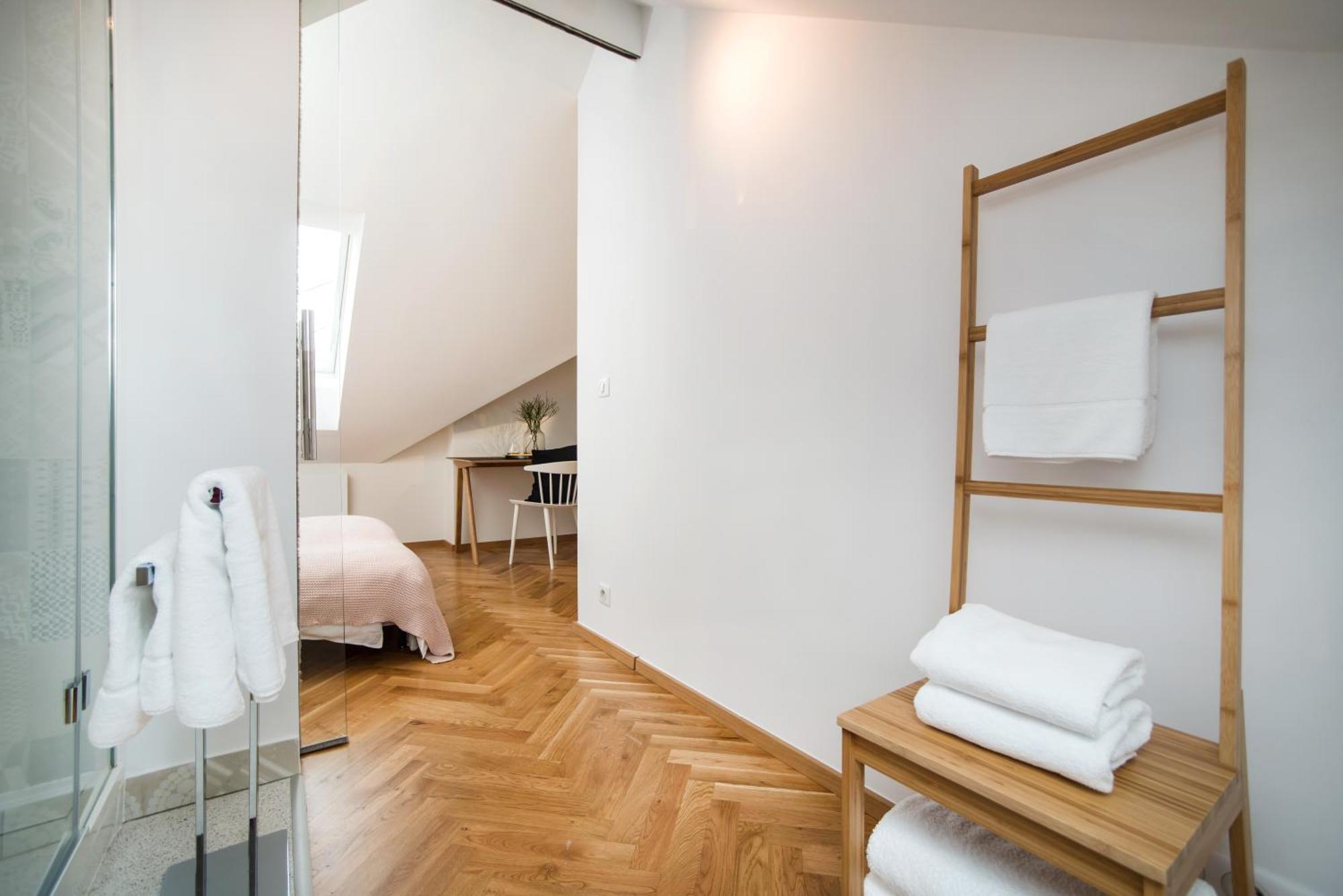 Large And Modern Apartment In The Heart Of Praga Exterior foto